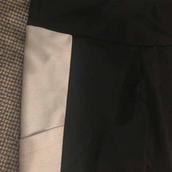 Onzie crop white snake yoga pant - Picture 4 of 6